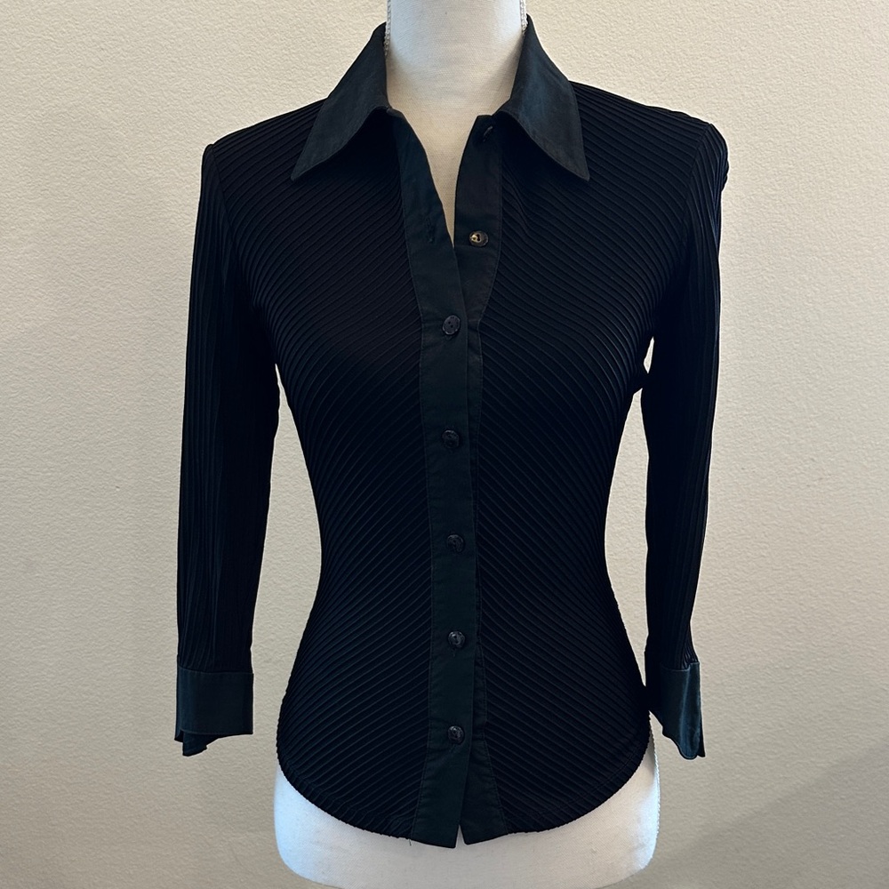 S-M Women's Black Ribbed Button-Down Shirt with Point Collar